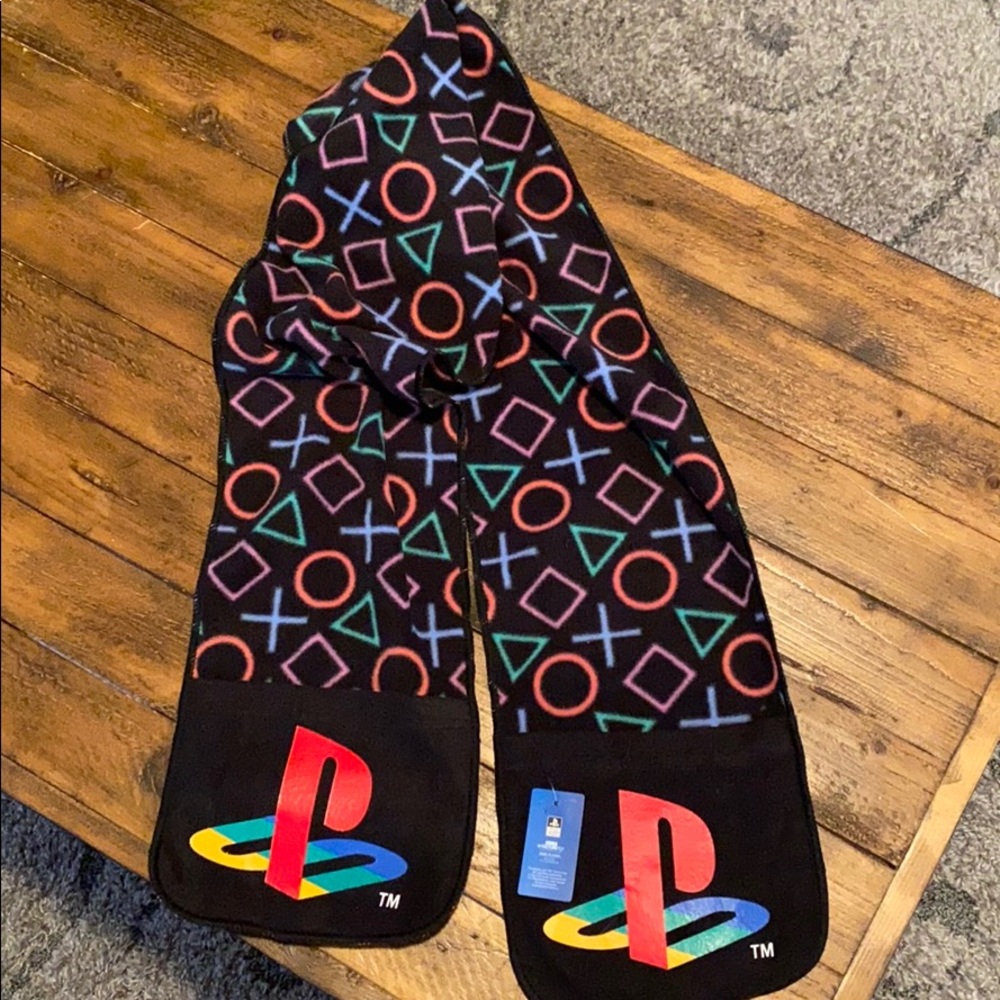 PlayStation scarf and case
